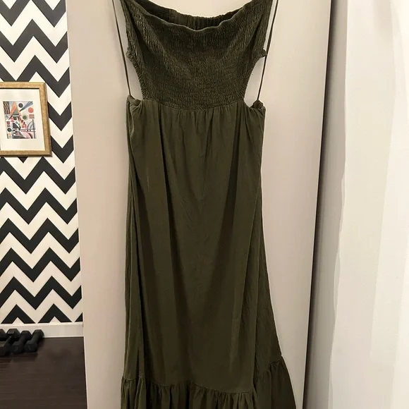 *WORN ONCE* Zara linen blend smocked dress in dark olive green - Picture 2 of 7